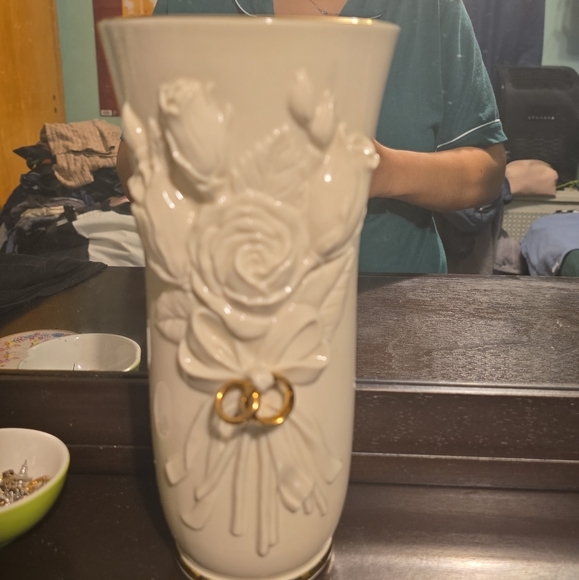 Lenox Vase - Picture 1 of 2